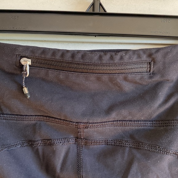 Lululemon Black Capri Leggings with pockets size 10? - Picture 5 of 8